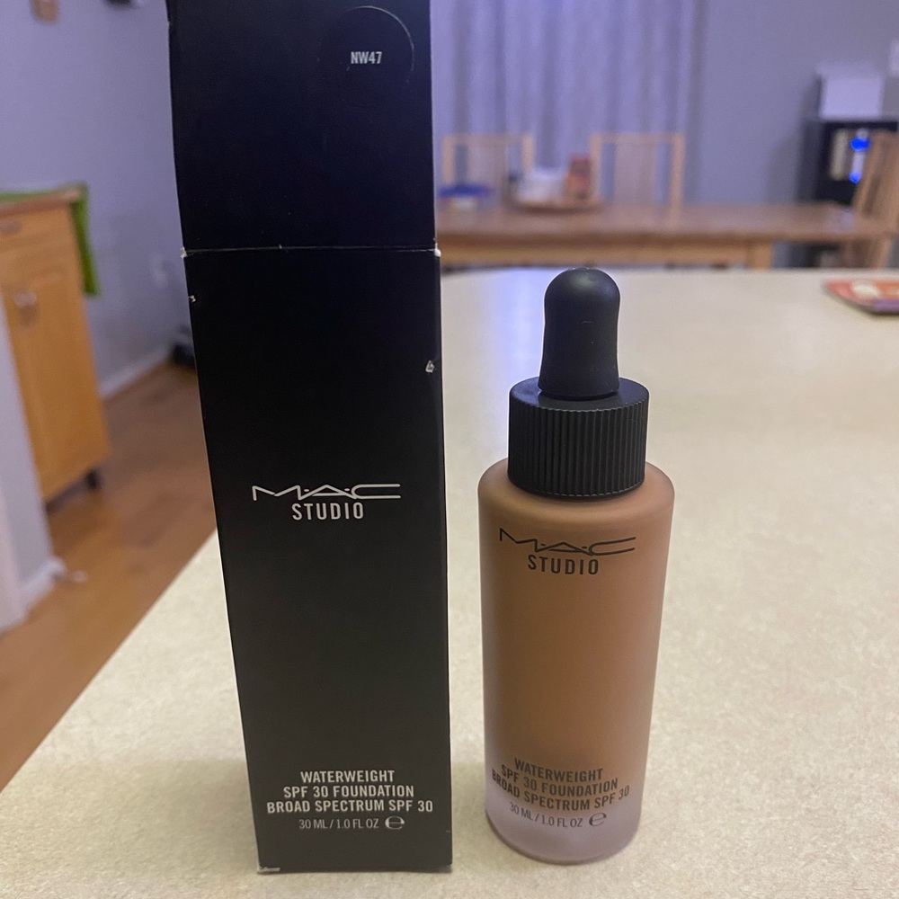 MAC studio Waterweight SPF 30 Foundation